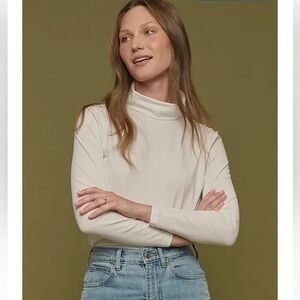 NWT Tradlands Monty Turtleneck